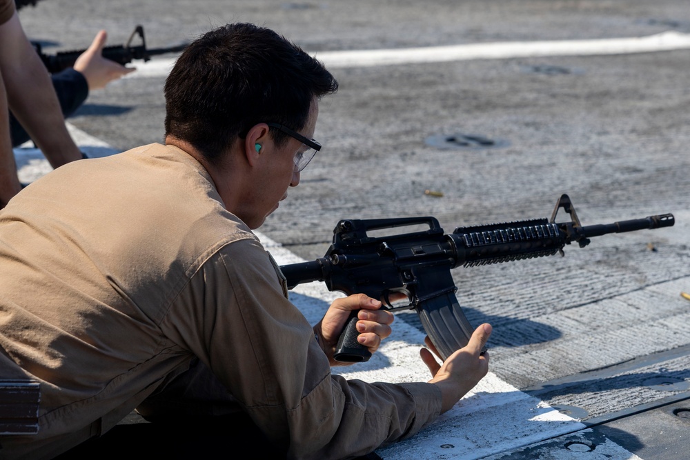 Shooting M4 Carbine on DDG 117