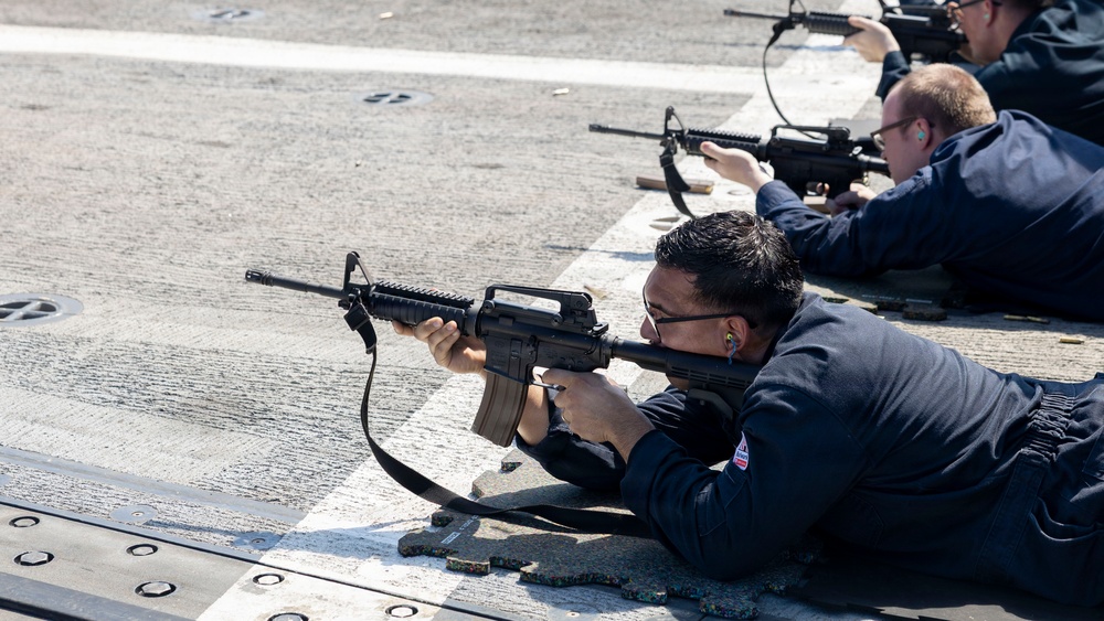 Shooting M4 Carbine on DDG 117