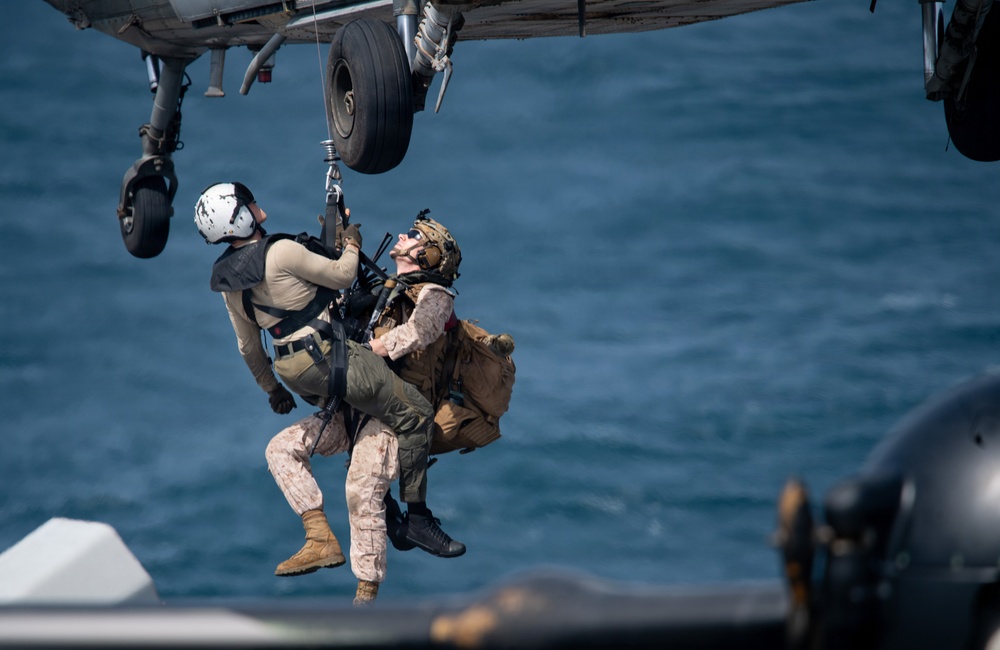 USS Boxer, HSC-21 Conduct Hoist Training