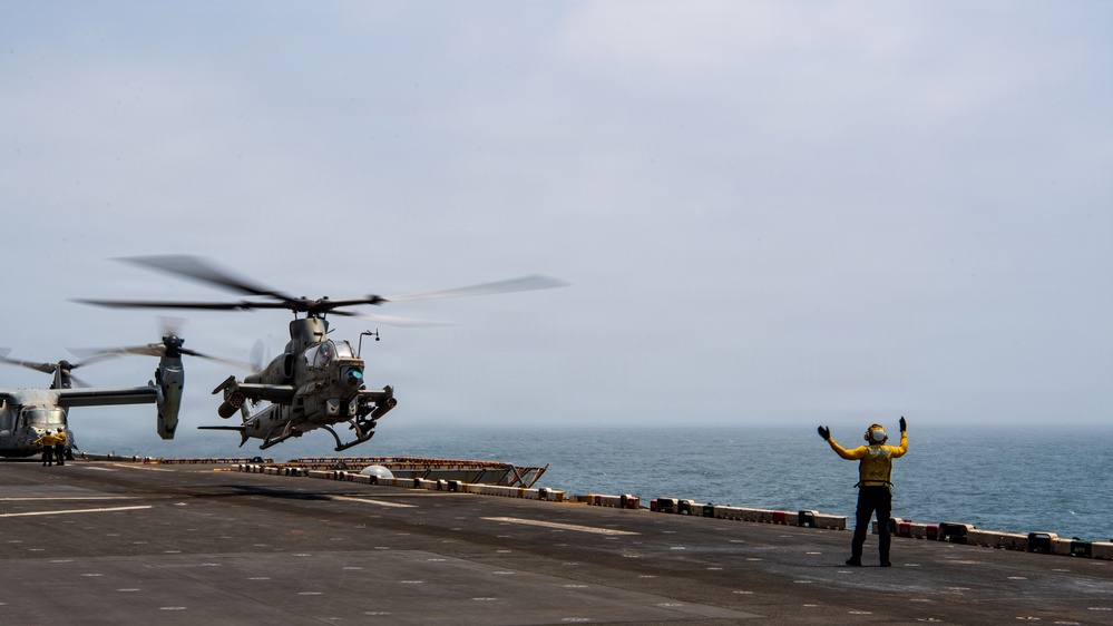 USS Boxer, VMM 163 Conduct Flight Operations