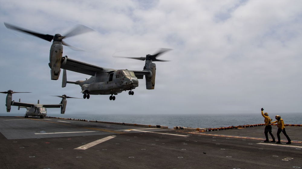 USS Boxer, VMM 163 Conduct Flight Operations