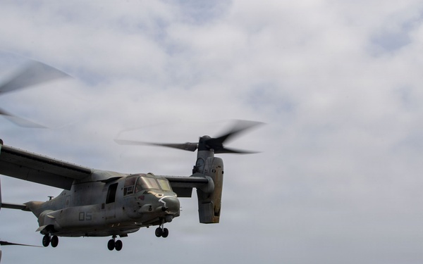 USS Boxer, VMM 163 Conduct Flight Operations