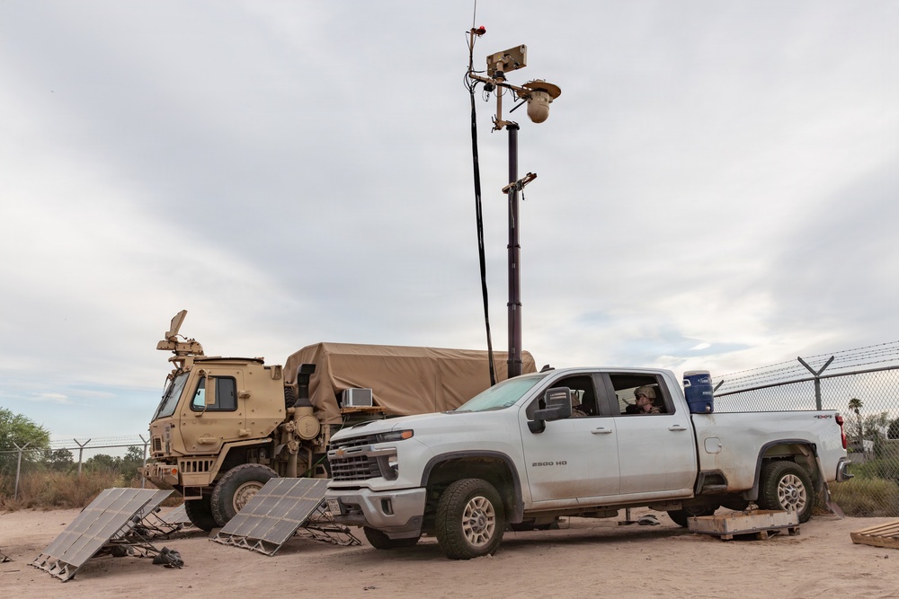 U.S. Army Reserve Soldiers with JTF-SB conduct surveillance, monitoring operations in Eagle Pass