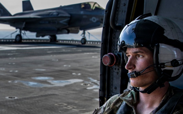 MH-60S Sea Hawk Conducts Flight Operations with USS Makin Island