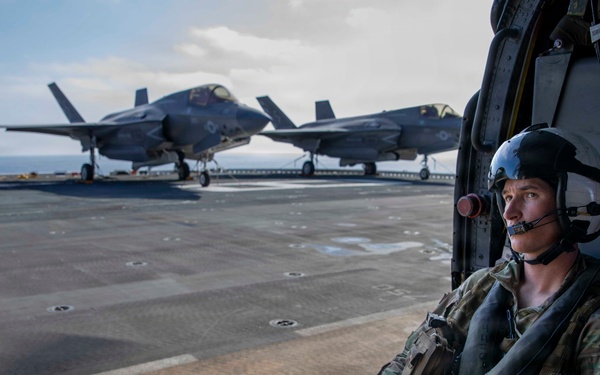 MH-60S Sea Hawk Conducts Flight Operations with USS Makin Island