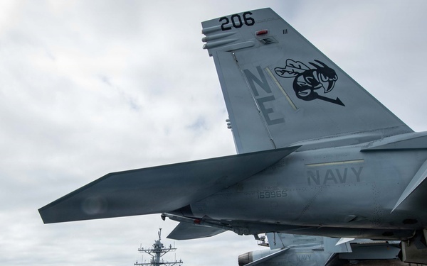 USS Carl Vinson (CVN 70) conducts an underway replenishment with USS Barry (DDG 52)