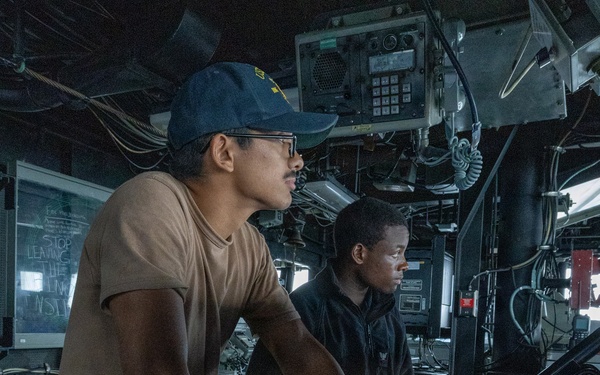 Bridge Operations Aboard USS Ross (DDG 71)