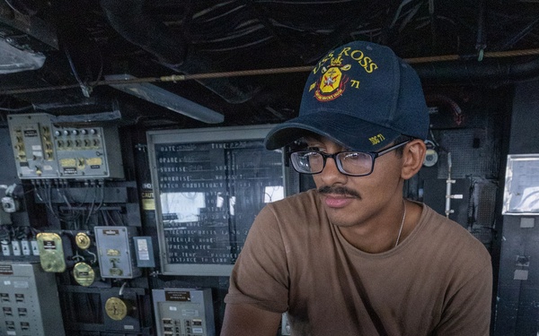 Bridge Operations Aboard USS Ross (DDG 71)