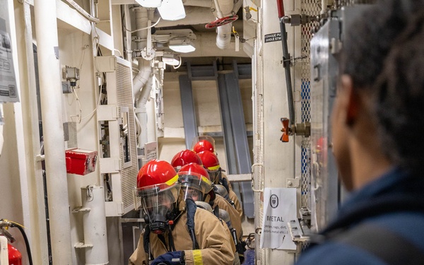 USS Mustin conducts integrated training team drill