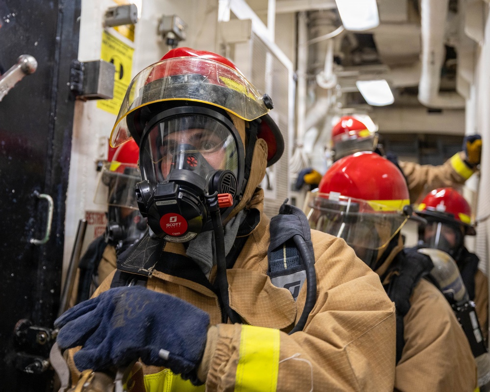 USS Mustin conducts integrated training team drill