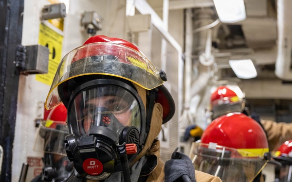 USS Mustin conducts integrated training team drill