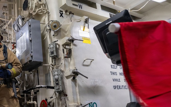 USS Mustin conducts integrated training team drill