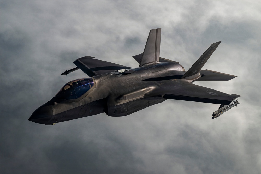F35s refuel and patrol CENTCOM AOR