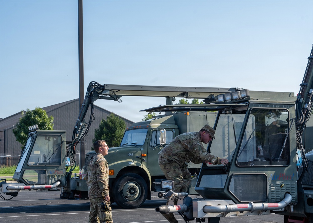 126 ARW Hosts Deicer Training