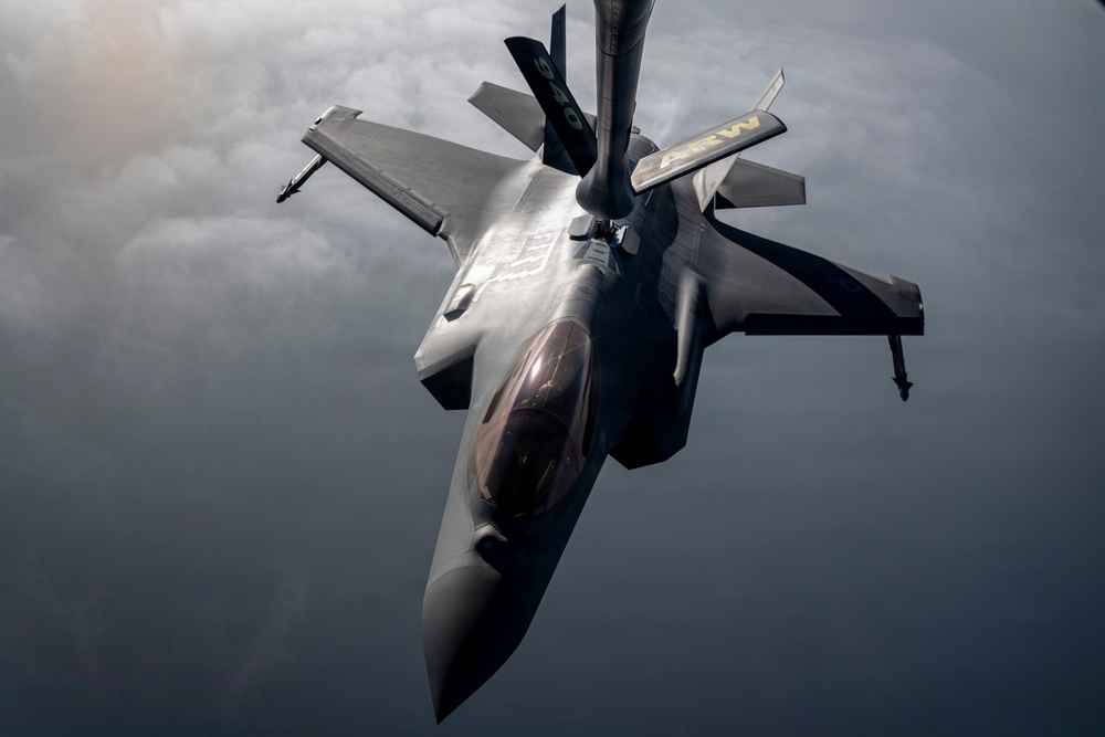 F35s refuel and patrol CENTCOM AOR