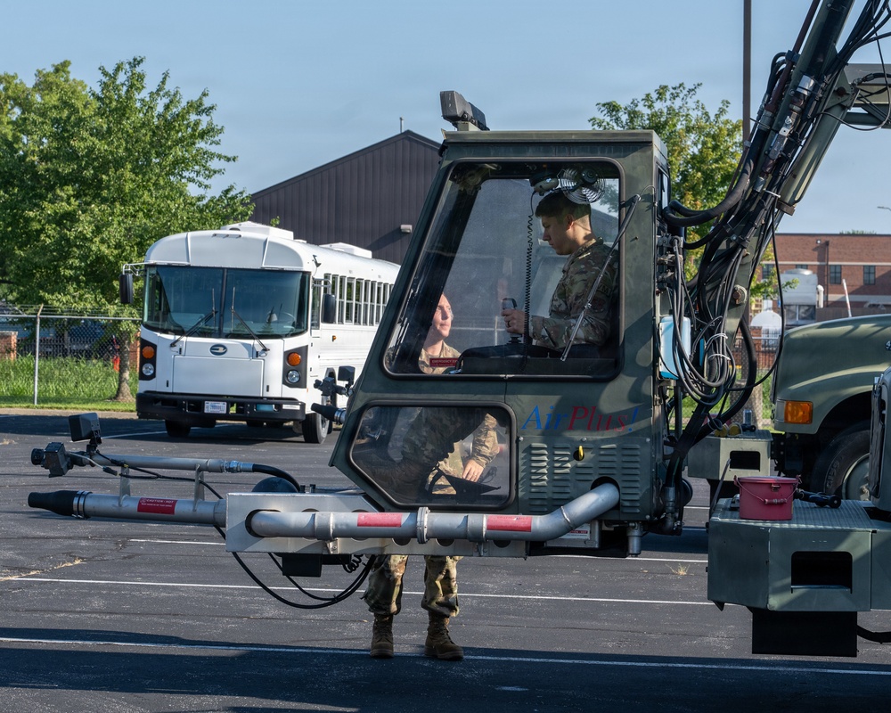 126 ARW Hosts Deicer Training