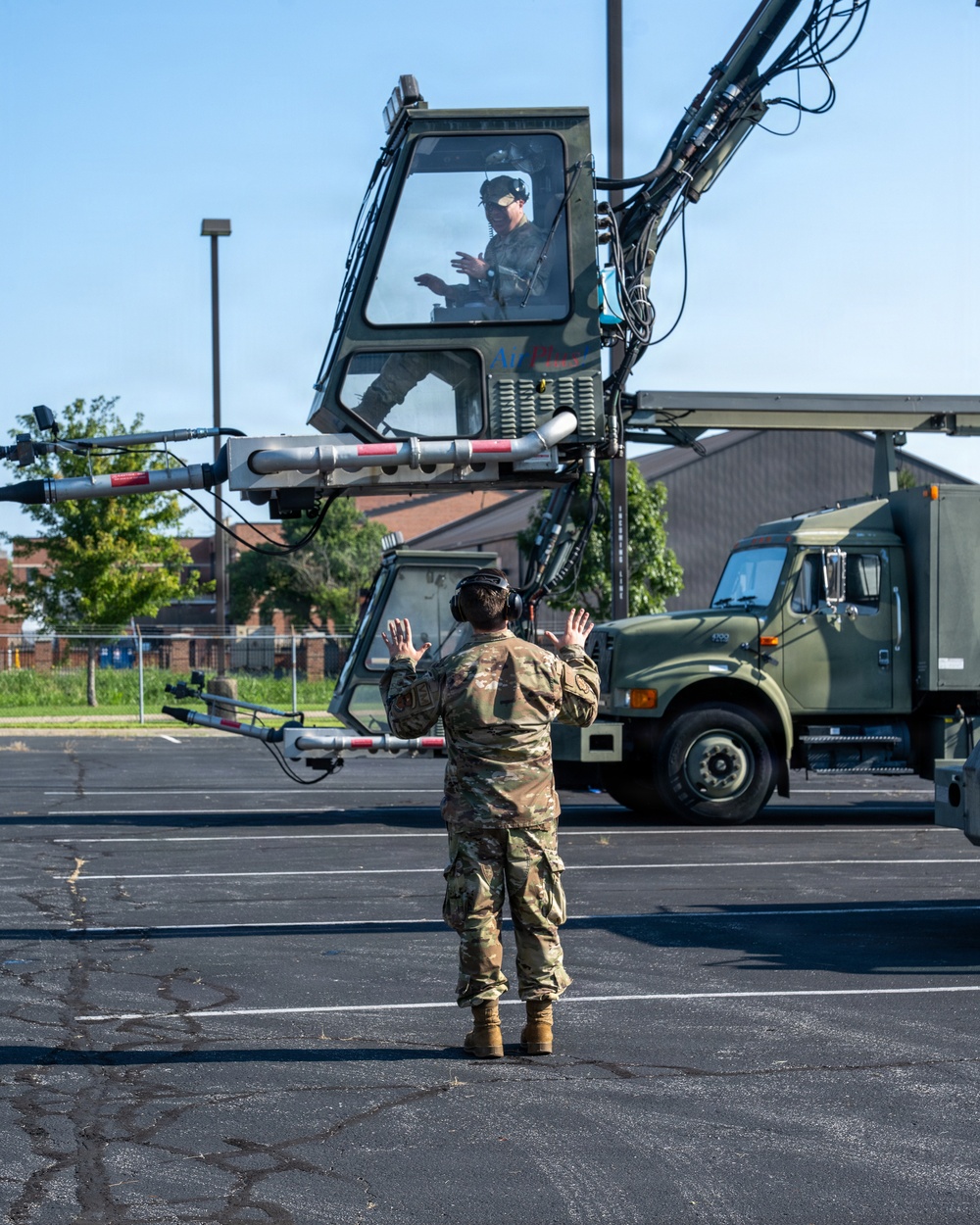 126 ARW Hosts Deicer Training