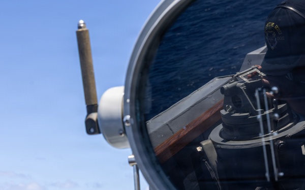 USS Mustin conducts replenishment-at-sea with USNS Alan Shepard