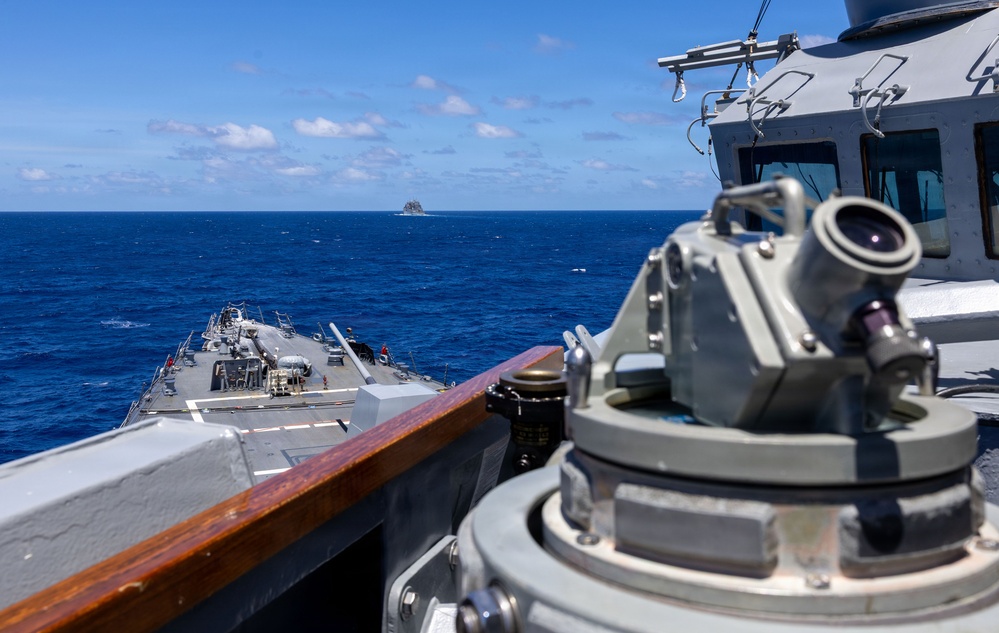 USS Mustin conducts replenishment-at-sea with USNS Alan Shepard