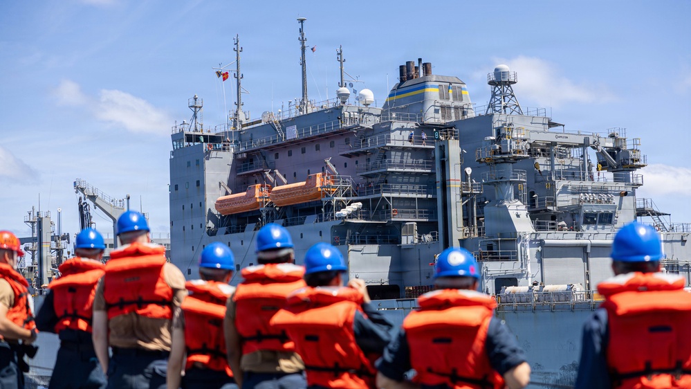 USS Mustin conducts replenishment-at-sea with USNS Alan Shepard