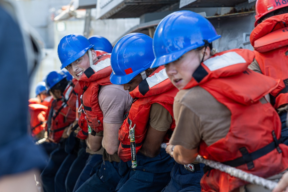 USS Mustin conducts replenishment-at-sea with USNS Alan Shepard