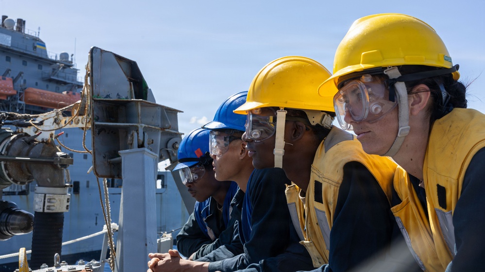 USS Mustin conducts replenishment-at-sea with USNS Alan Shepard