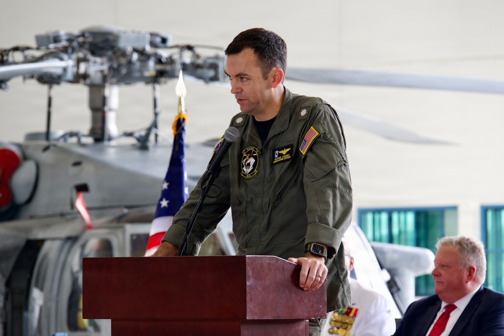 Lindsey takes command of Navy’s rotary wing test squadron