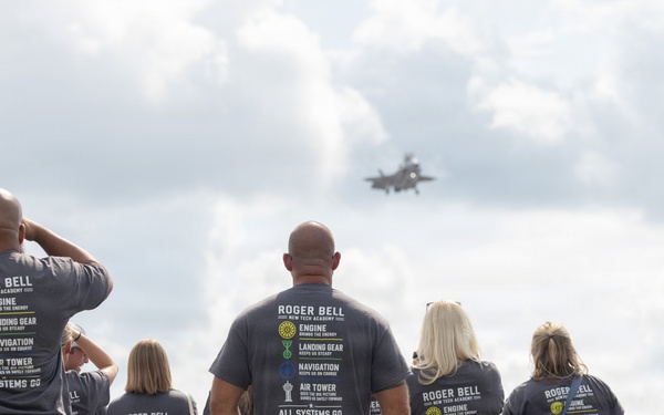 Roger Bell New Tech Academy visits VMFA-231