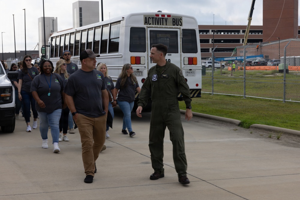 Roger Bell New Tech Academy visits VMFA-231