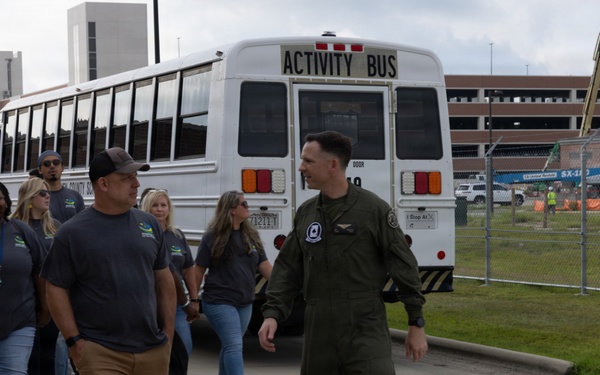 Roger Bell New Tech Academy visits VMFA-231