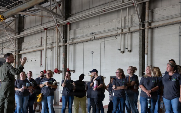 Roger Bell New Tech Academy visits VMFA-231