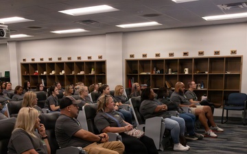 Roger Bell New Tech Academy visits VMFA-231