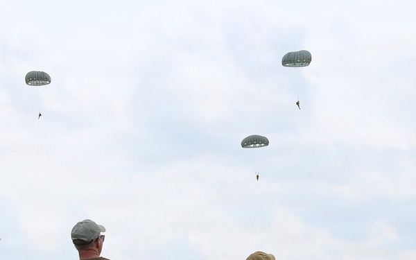 404th Civil Affairs Battalion Airborne Descent Observation at JB MDL