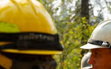 Active-duty U.S. Army Soldiers from 7th Infantry Division activated as wildland firefighters on the Stormy Mountain Fire