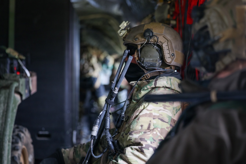Green Berets, Alaska Army National Guard air crew perform RAPIDS infil to St. Lawrence Island during Operation Polar Dagger