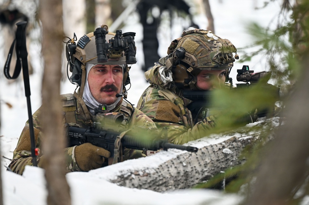 3rd ASOS prepares Airmen beyond tactical edge with arctic training exercise