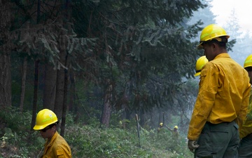 Active-duty U.S. Army Soldiers from 7th Infantry Division activated as wildland firefighters on the Little Giant Fire