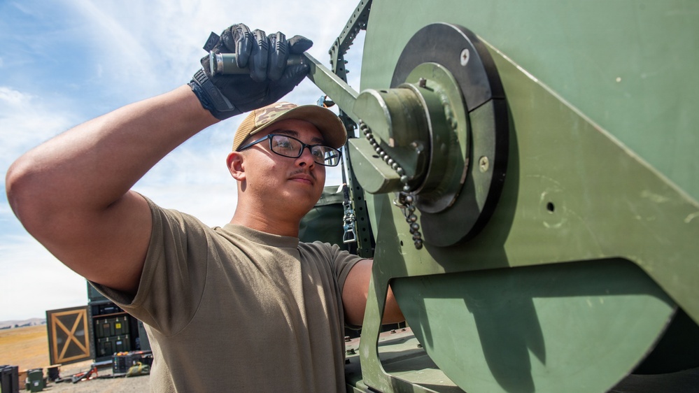 258th CAOS Airmen teardown mobile air traffic control tower