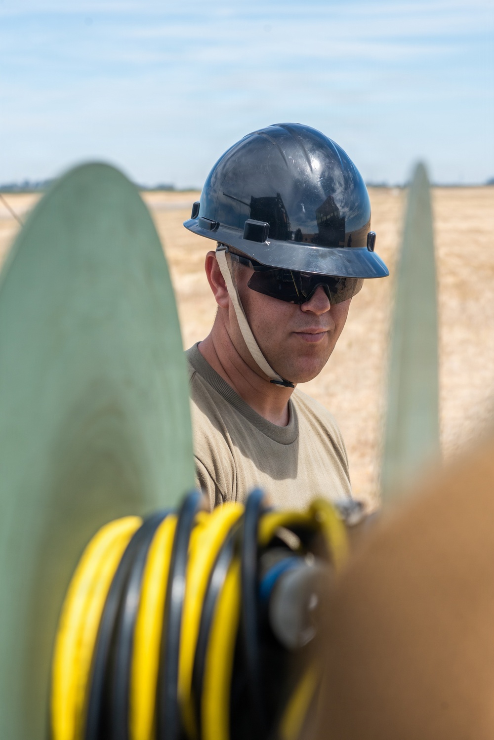 258th CAOS Airmen teardown mobile air traffic control tower
