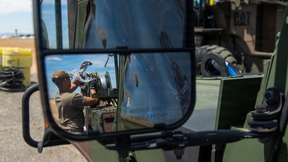 258th CAOS Airmen teardown mobile air traffic control tower