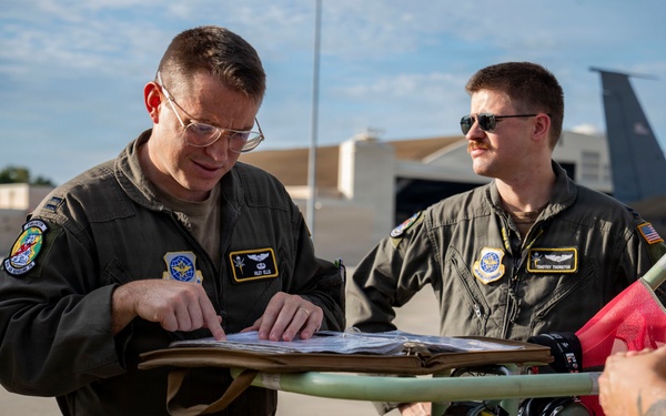 91st ARS honors World War II veteran with Arlington flyover