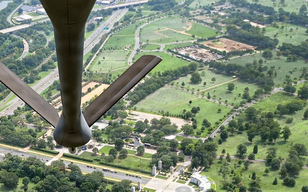 91st ARS honors World War II veteran with Arlington flyover