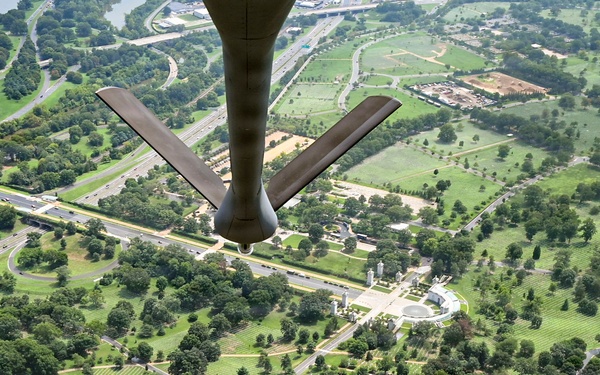 91st ARS honors World War II veteran with Arlington flyover