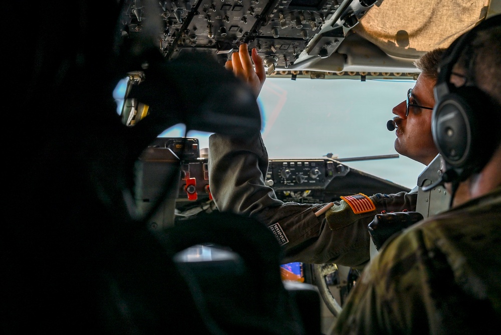 91st ARS honors World War II veteran with Arlington flyover