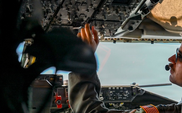 91st ARS honors World War II veteran with Arlington flyover