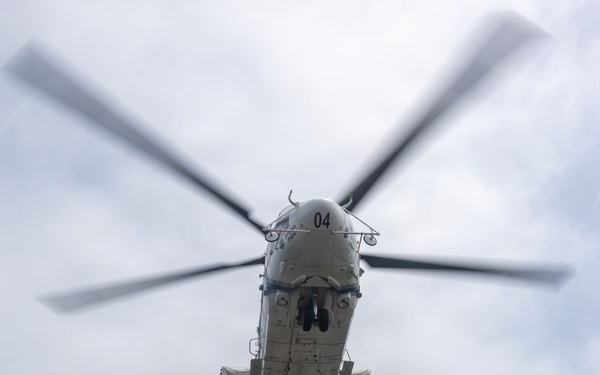 : USS Princeton Vertical Replenishment At Sea