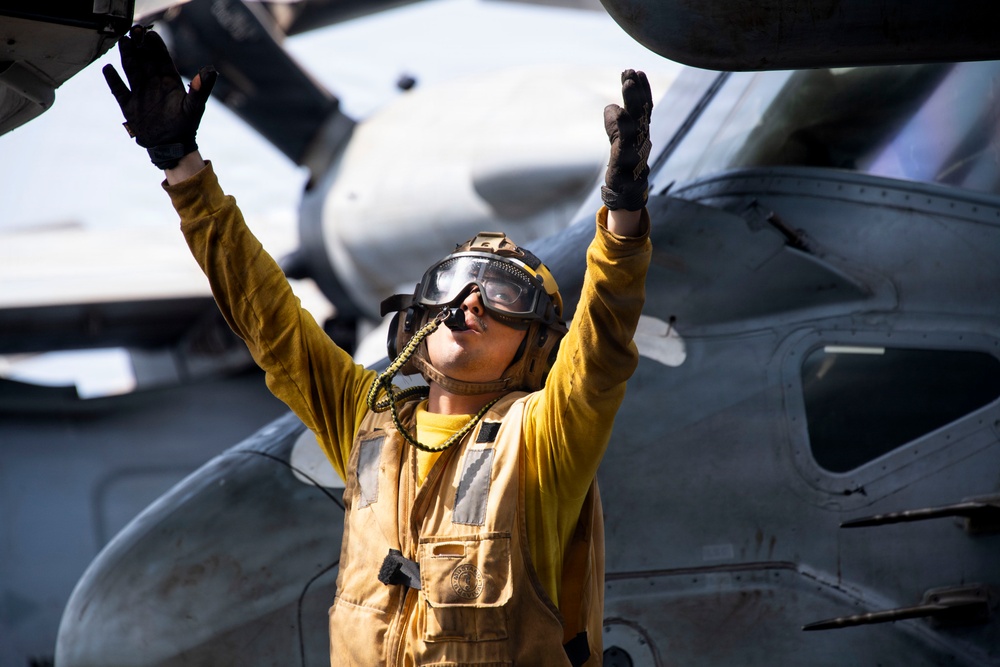 USS Boxer, VMM 163 Conduct Flight Operations