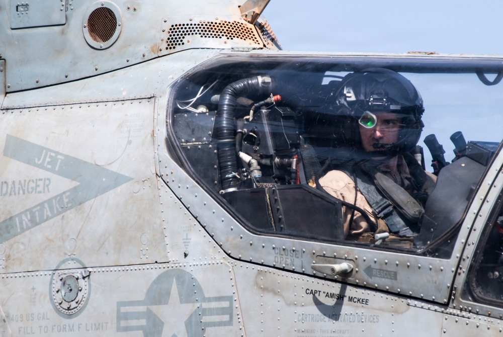 USS Boxer, VMM 163 Conduct Flight Operations