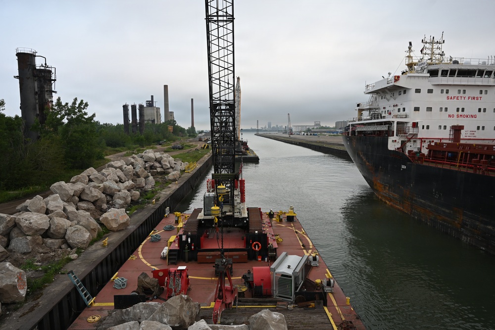 Buffalo District’s ‘Swiss Army Knife’ at Work on Lake Erie