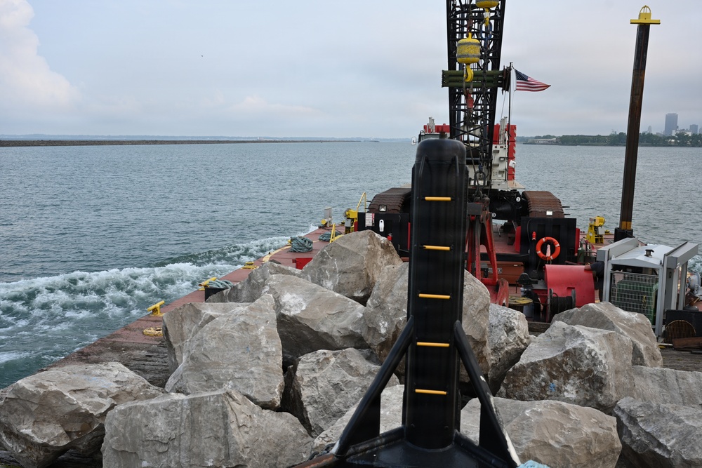 Buffalo District’s ‘Swiss Army Knife’ at Work on Lake Erie
